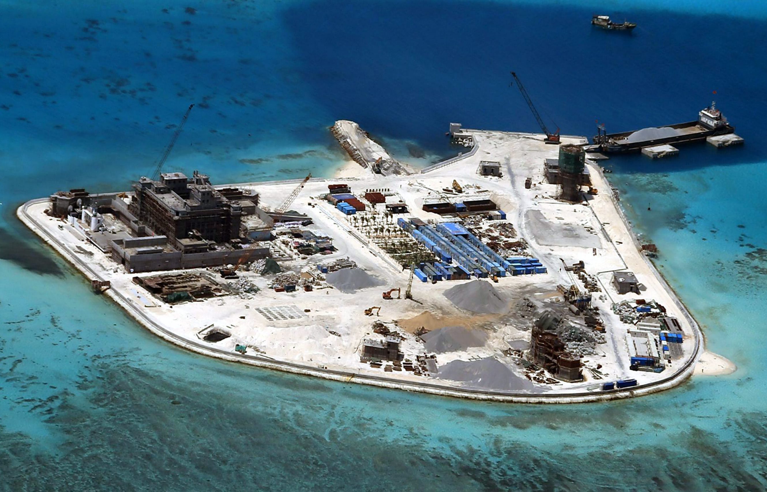 Филиппины развернули новую базу на острове в спорной части Южно-Китайского моря