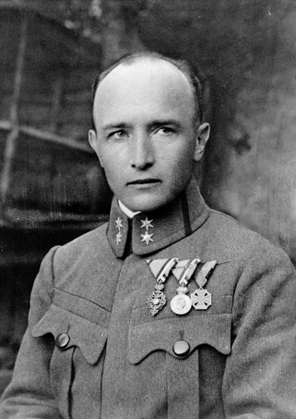 Письменник Роберт Музіль, фото 1918 р. Письменник Роберт Музіль, фото 1918 р.