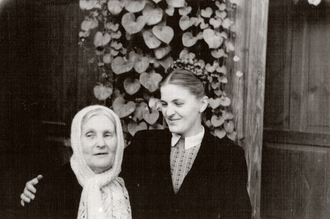 Оксана з мамою у Сибіру Оксана з мамою у Сибіру