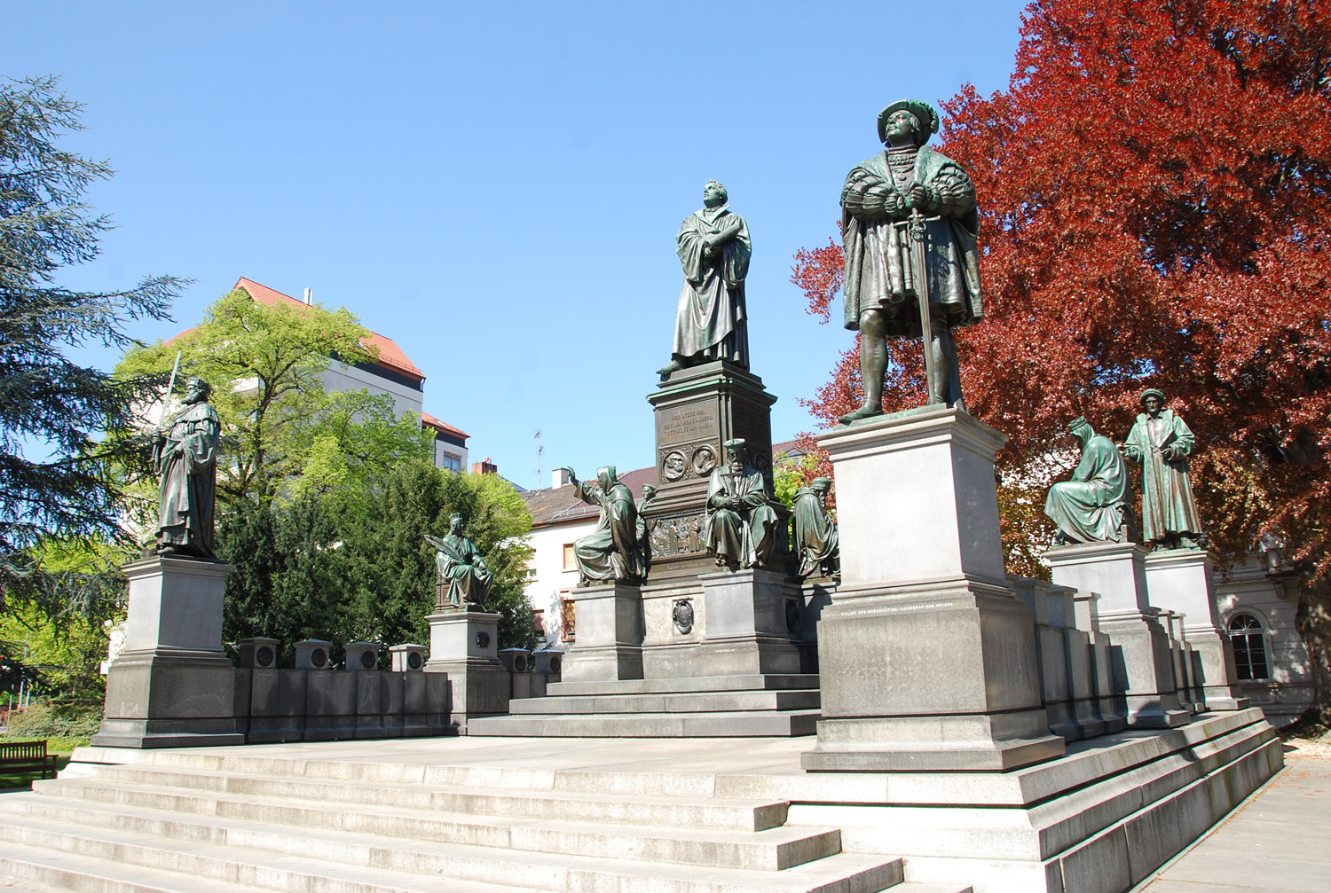 Мемориал, посвященный Мартину Лютеру, его защитникам и последователям в Вормсе. Открыт в 1868 г. Проект скульптора Эрнста Ритшеля