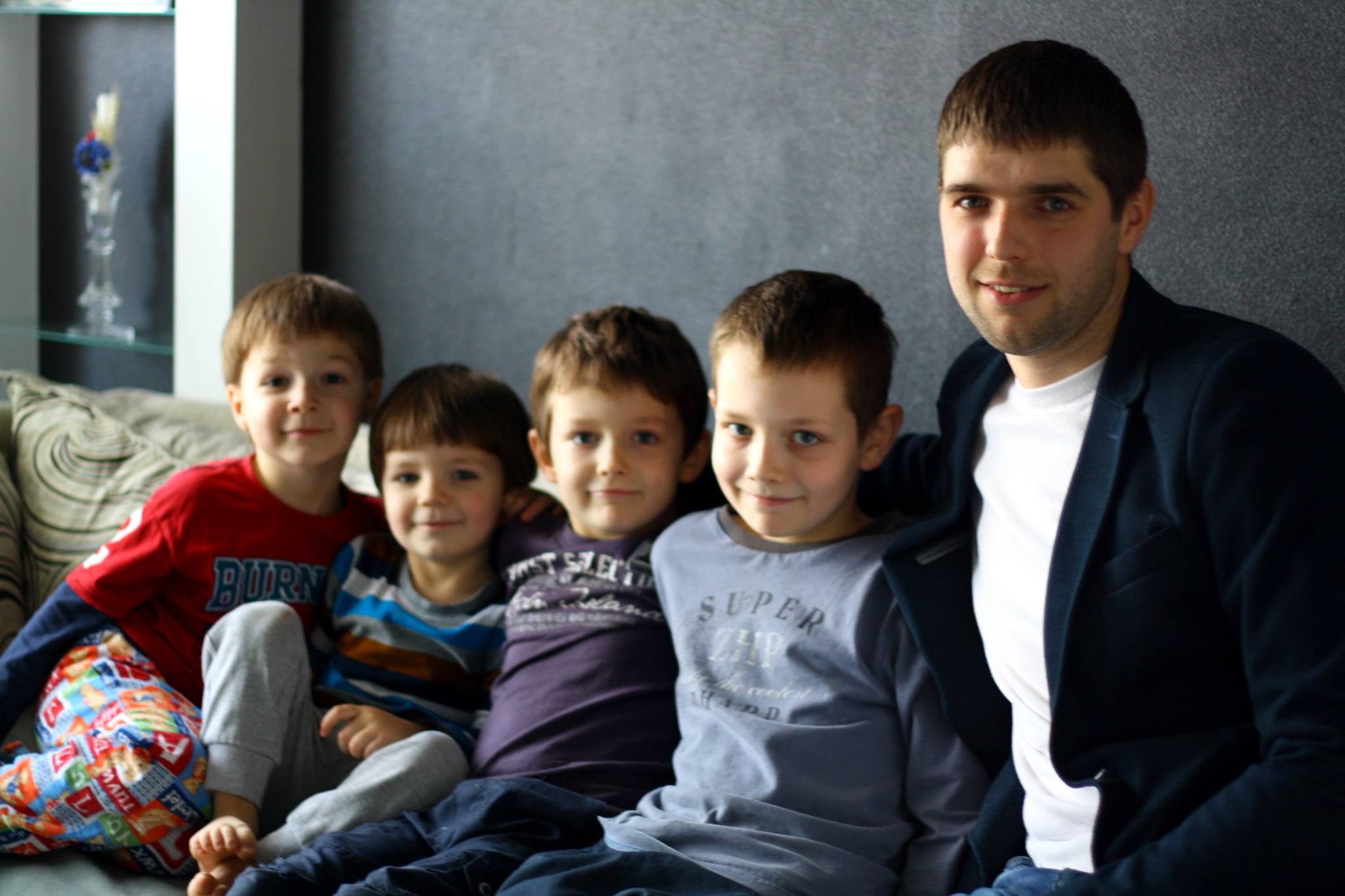 Микола Стецьків з дітьми Микола Стецьків з дітьми