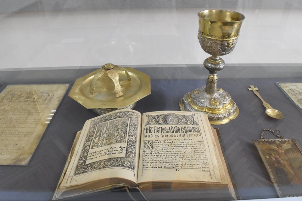 Метричні книги з Поділля, ХVІІІ ст. Дискос, ХVІІІ ст. Потир Івана Равича, ХVІІІ ст.