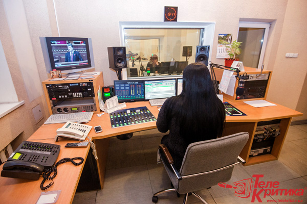 Апаратні, студії радіо.