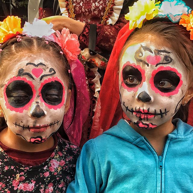 Опубликованы фотографии парада в честь Дня мертвых в Мексике.