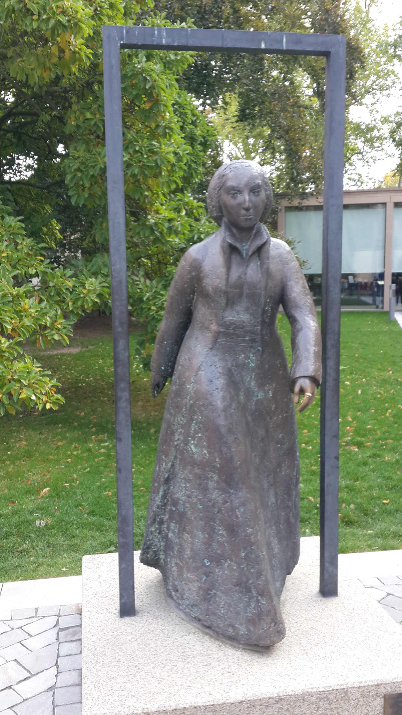 Катаріна фон Бора, дружина Мартіна Лютера. Подвір’я будинку у Віттенберзі, де мешкала сім’я Лютера