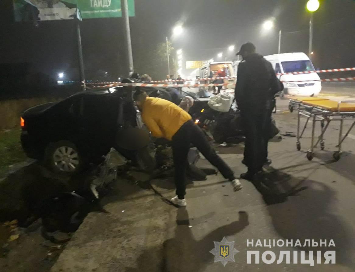 В Николаеве двое патрульных разбились на автомобиле - ZN.ua