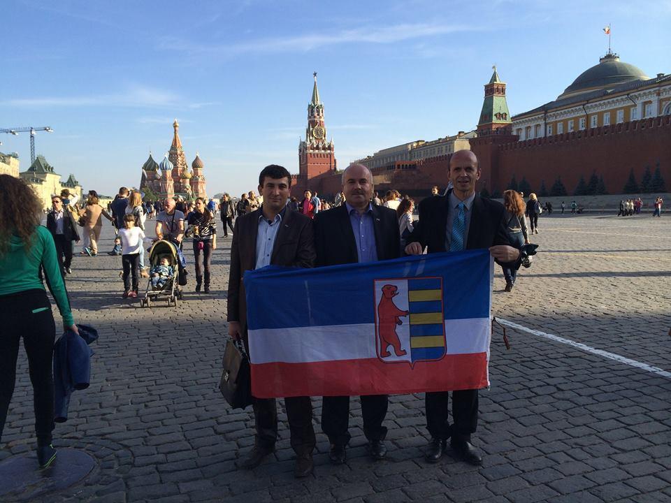 Русини зі своїм прапором на Красній площі в Москві Русини зі своїм прапором на Красній площі в Москві