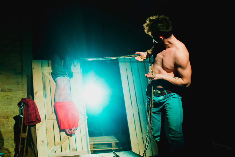 Сцена зі спектаклю Сцена зі спектаклю