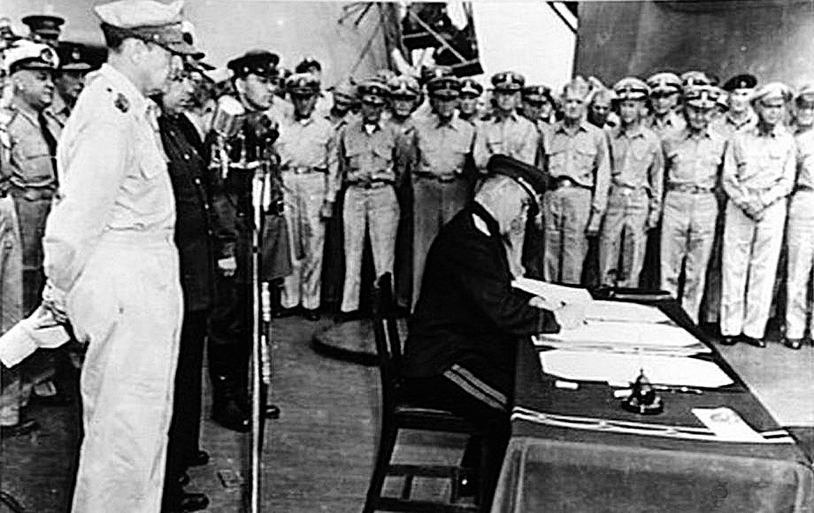 Генерал К.Деревянко на линкоре «Миссури» подписывает Акт о капитуляции императорской Японии Генерал К.Деревянко на линкоре «Миссури» подписывает Акт о капитуляции императорской Японии