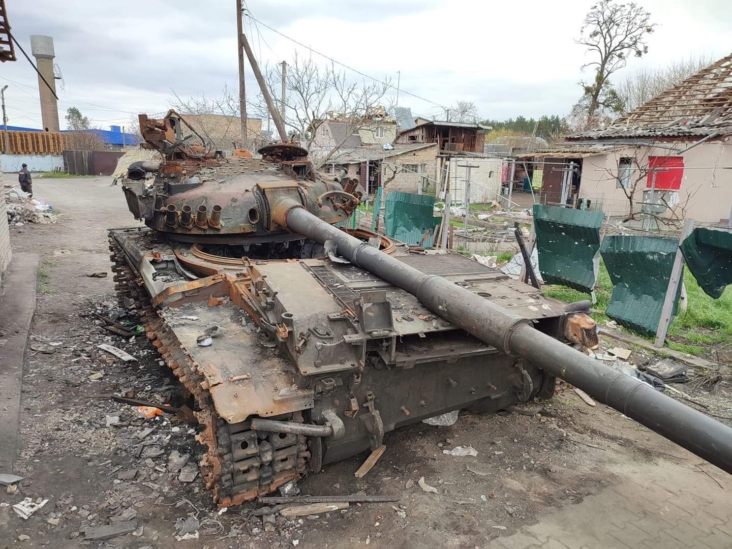 Гостомель, площа Рекунова, поряд гостомельський склозавод «Ветропак»