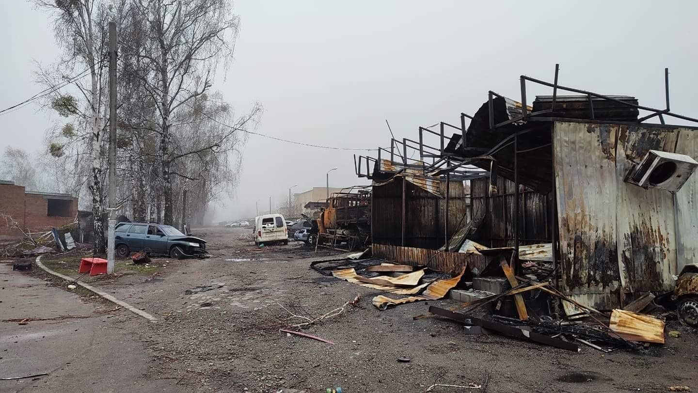 Зруйноване військове містечко у Гостомелі