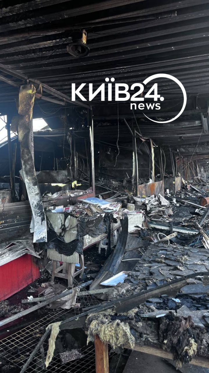 РФ знищила книжковий ринок біля метро «Почайна»: як він виглядав у день атаки і після
