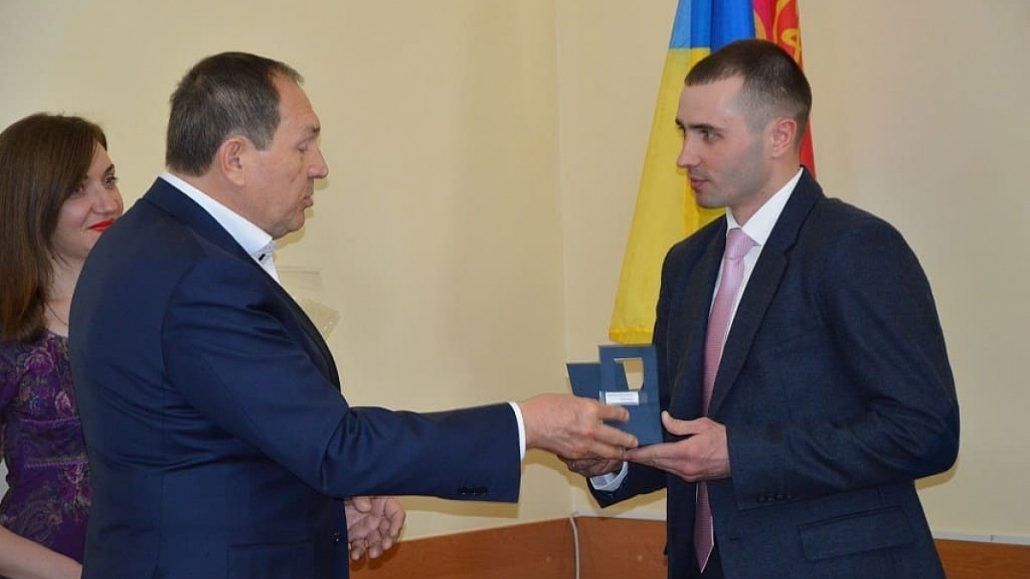 Андрей Максюта (справа)