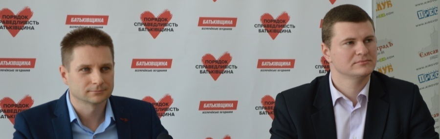 Александр Цертий (слева)