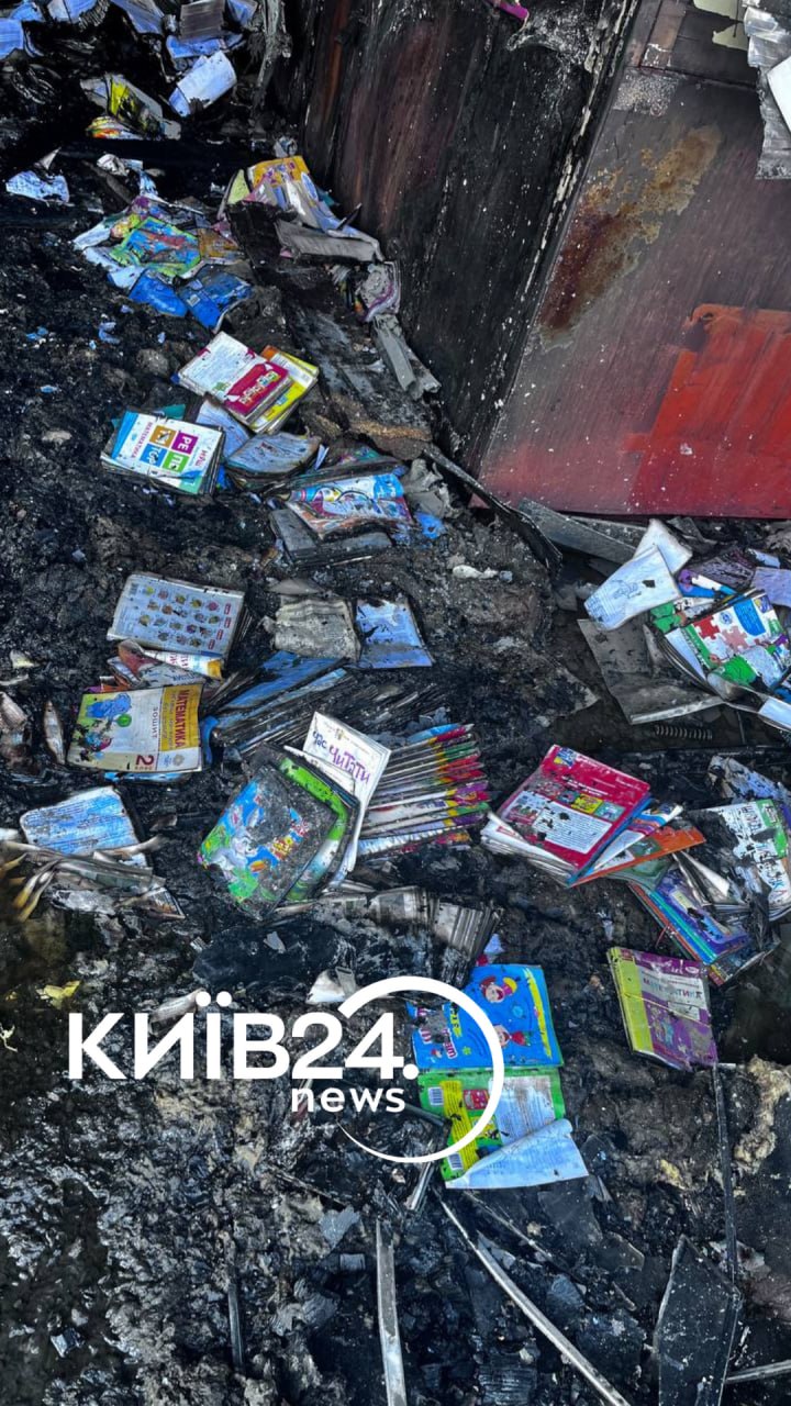 РФ знищила книжковий ринок біля метро «Почайна»: як він виглядав у день атаки і після