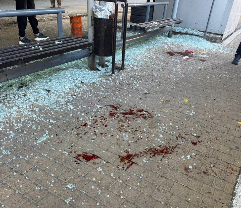 В Одеській області росіяни пошкодила енергооб'єкт та поранили людей, які стояли на зупинці