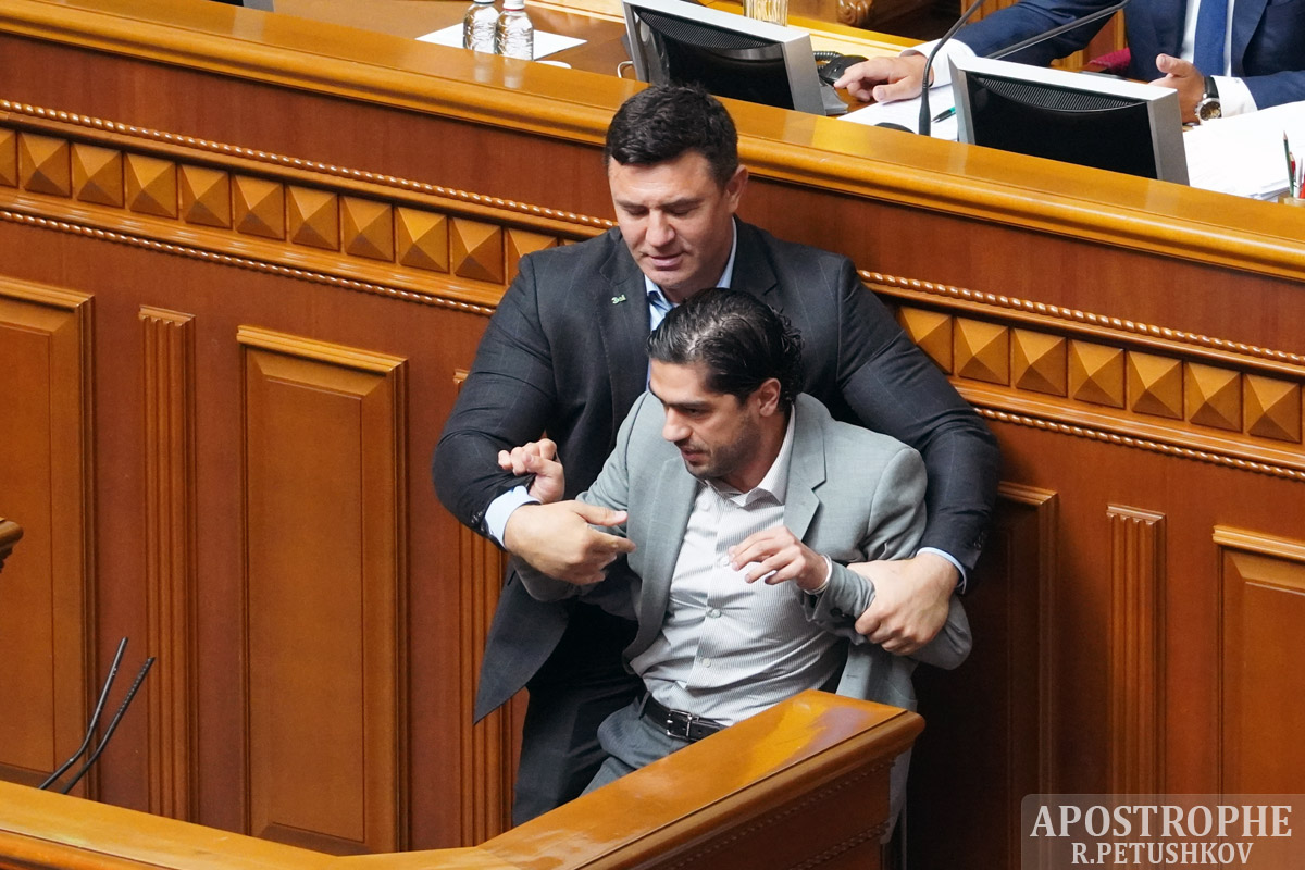 Mykola Tyshchenko and Heo Leros in the parliamentary hall, 2021 