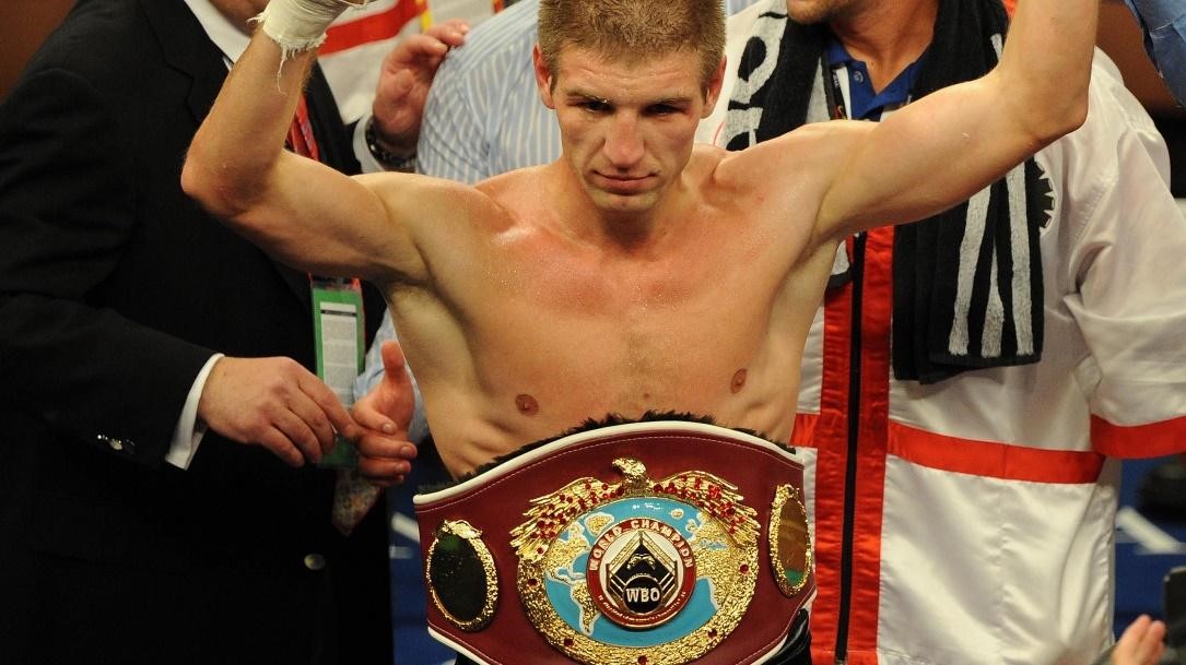 Что значит абсолютный чемпион по боксу. Чемпионский пояс wbo. Ломаченко с поясами. Что значит абсолютный чемпион по боксу. Костя цзю бокс.