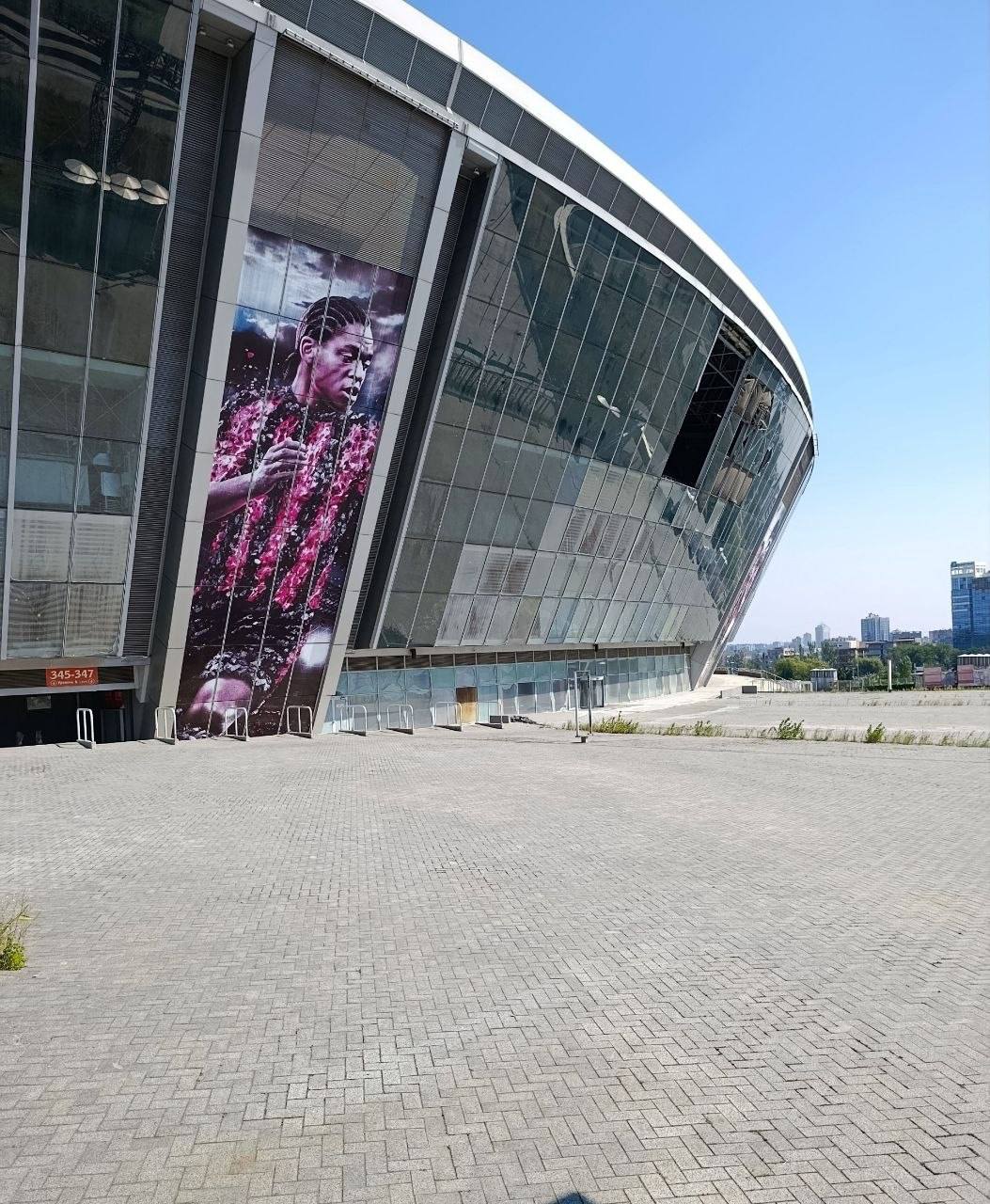 У Донецьку опублікували нові фото занедбаної "Донбас Арени"
