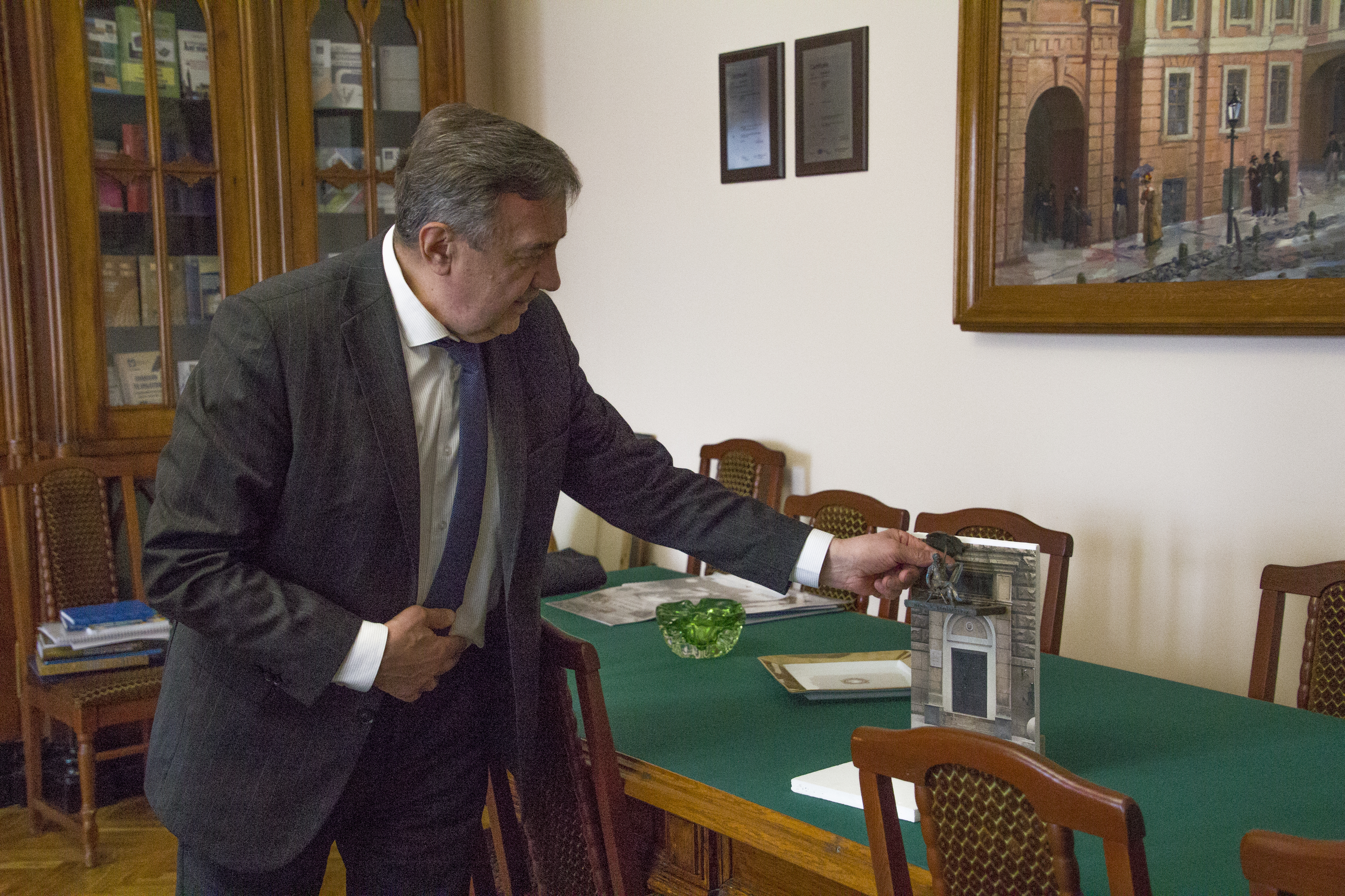 Барельєф художнику Генріху Семирадському прикрасить стіни ХНУ