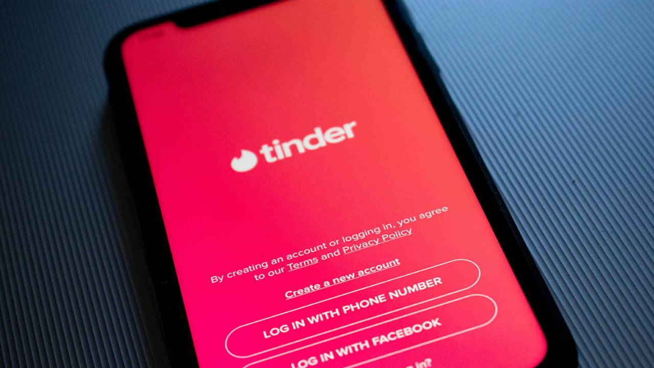 Tinder позволит узнавать открытые данные о насильниках