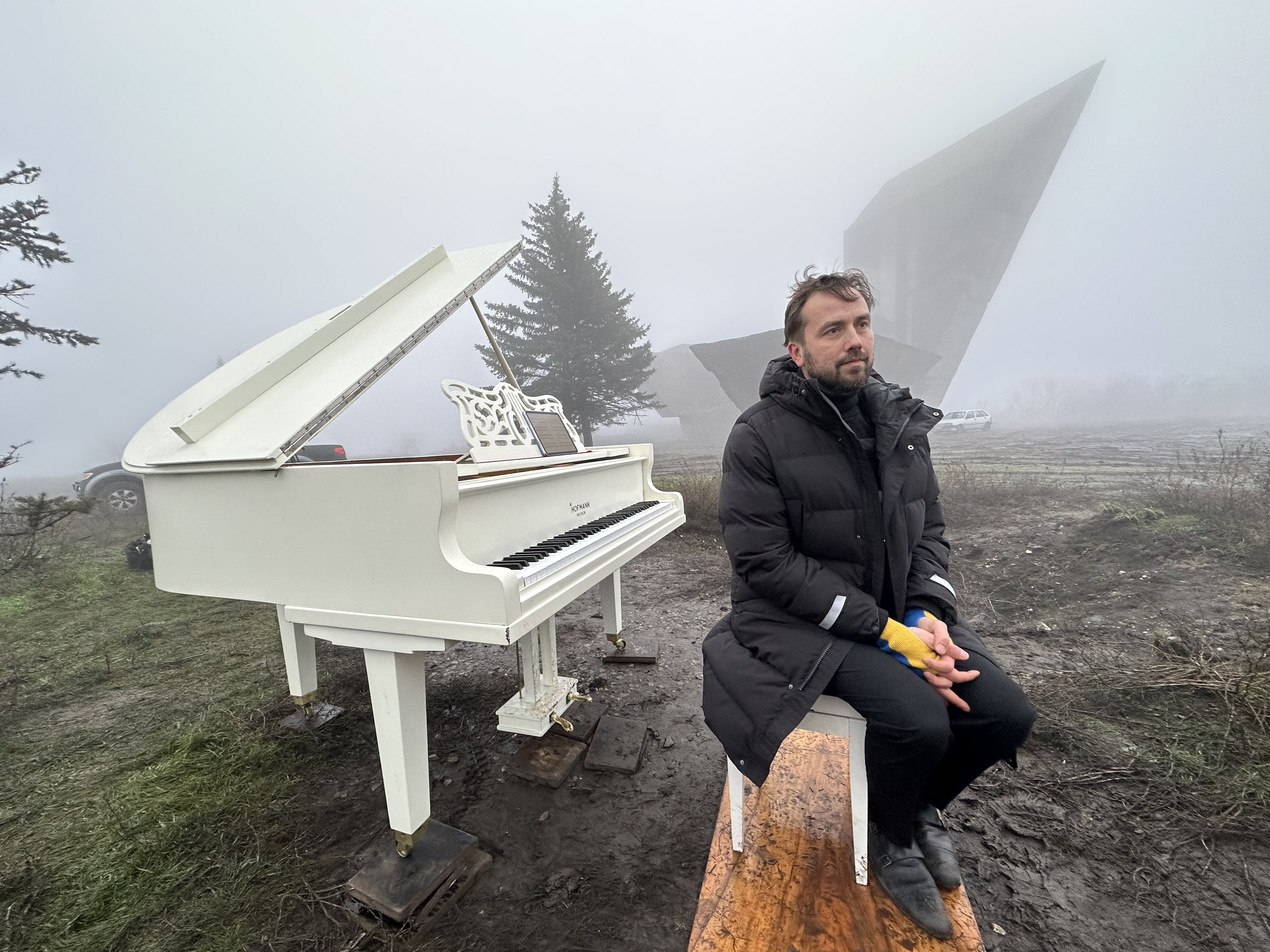 Дариус играет на горе Кременец