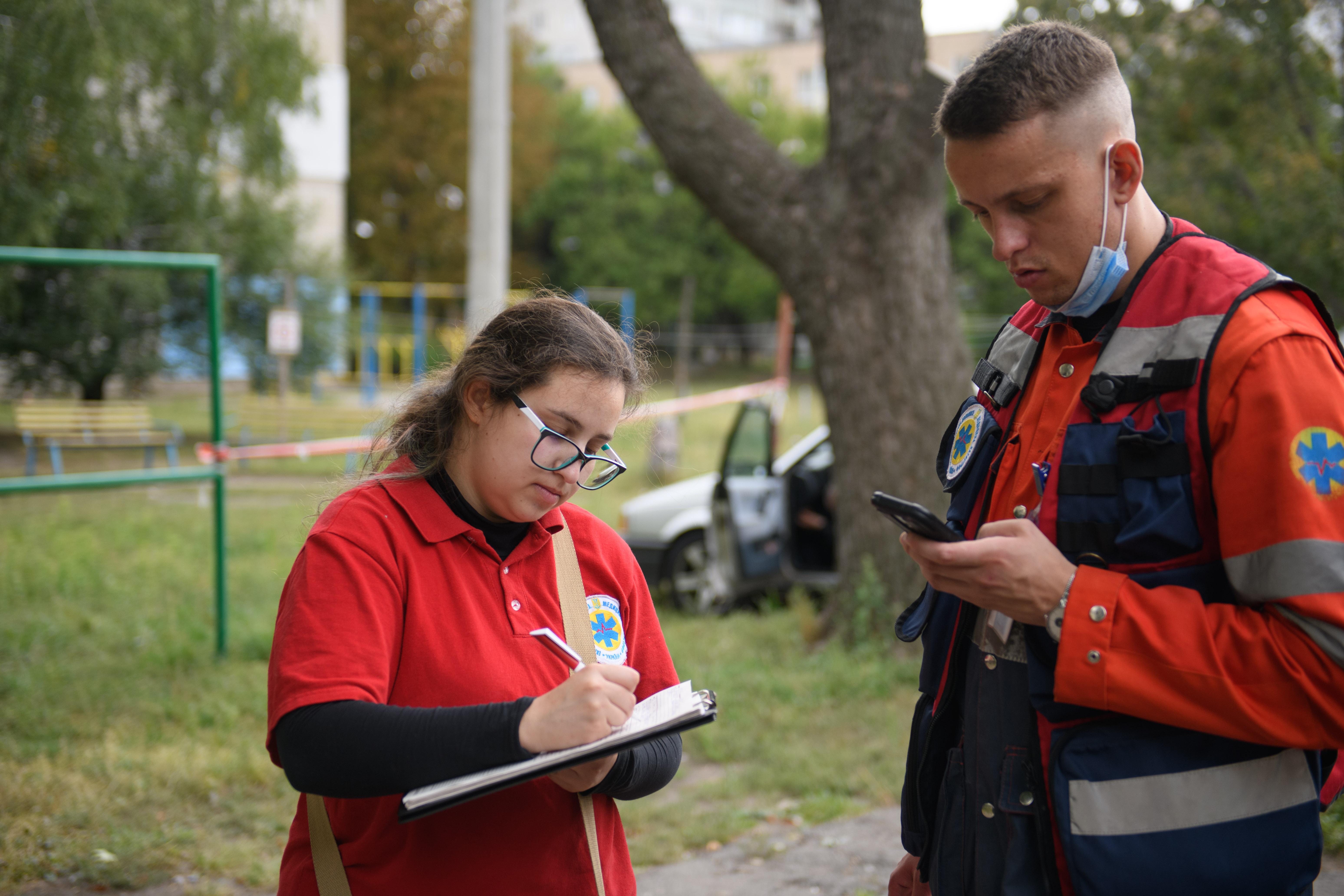 Полина Ковалева и ее коллега Вадим Чубук после выезда на вызов
