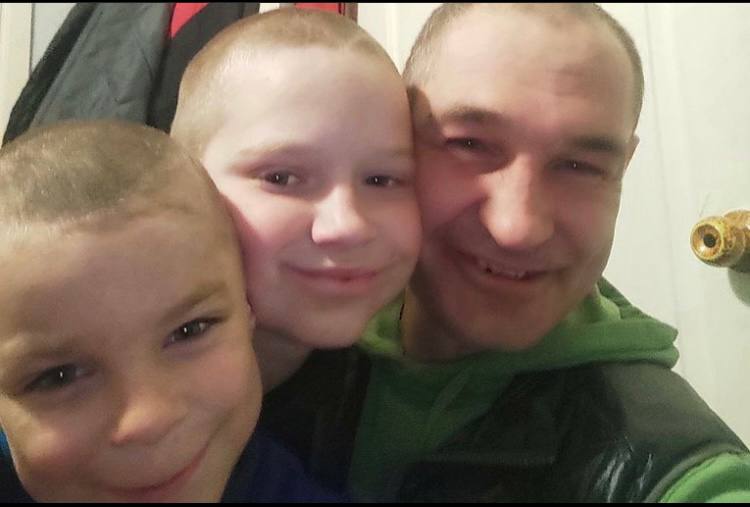 Володя, Владик та їхній батько, Іван. Фото з архіву Максима Наумця Володя, Владик та їхній батько, Іван. Фото з архіву Максима Наумця