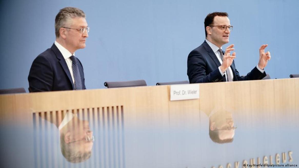 Лотар Вилер и Йенс Шпан на пресс-конференции. Фото DW