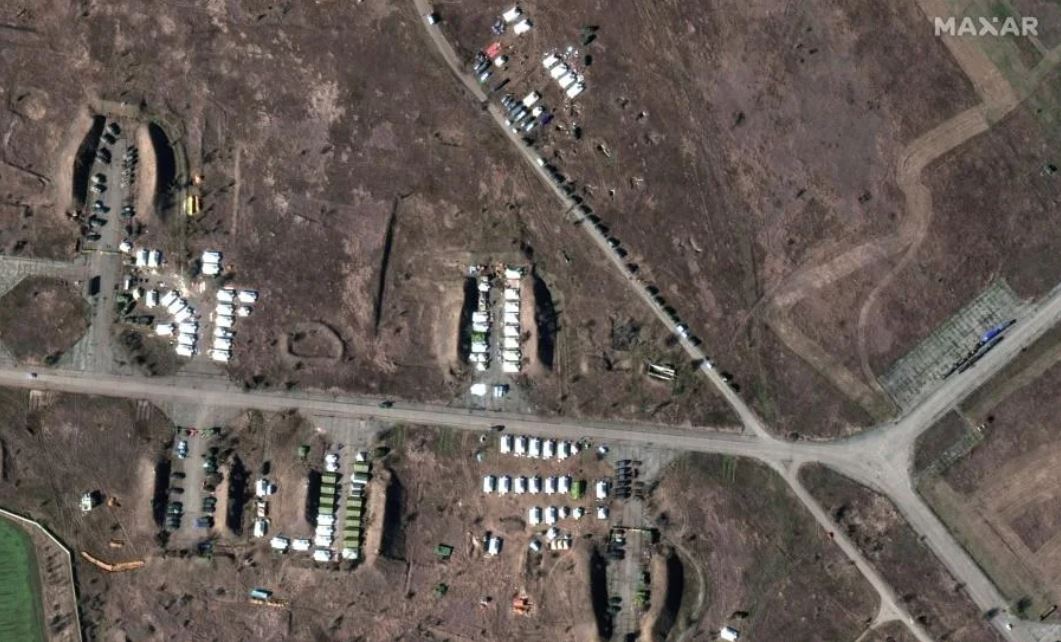 Наметове містечко на аеродромі Жовтневе, Крим, 10 лютого 2022 року/Фото: Maxar Technologies