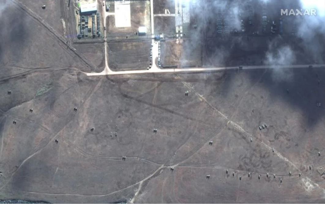 Пускові установки та самохідна артилерія у Новоозерному, Крим, 9 лютого 2022 року/Фото: Maxar Technologies