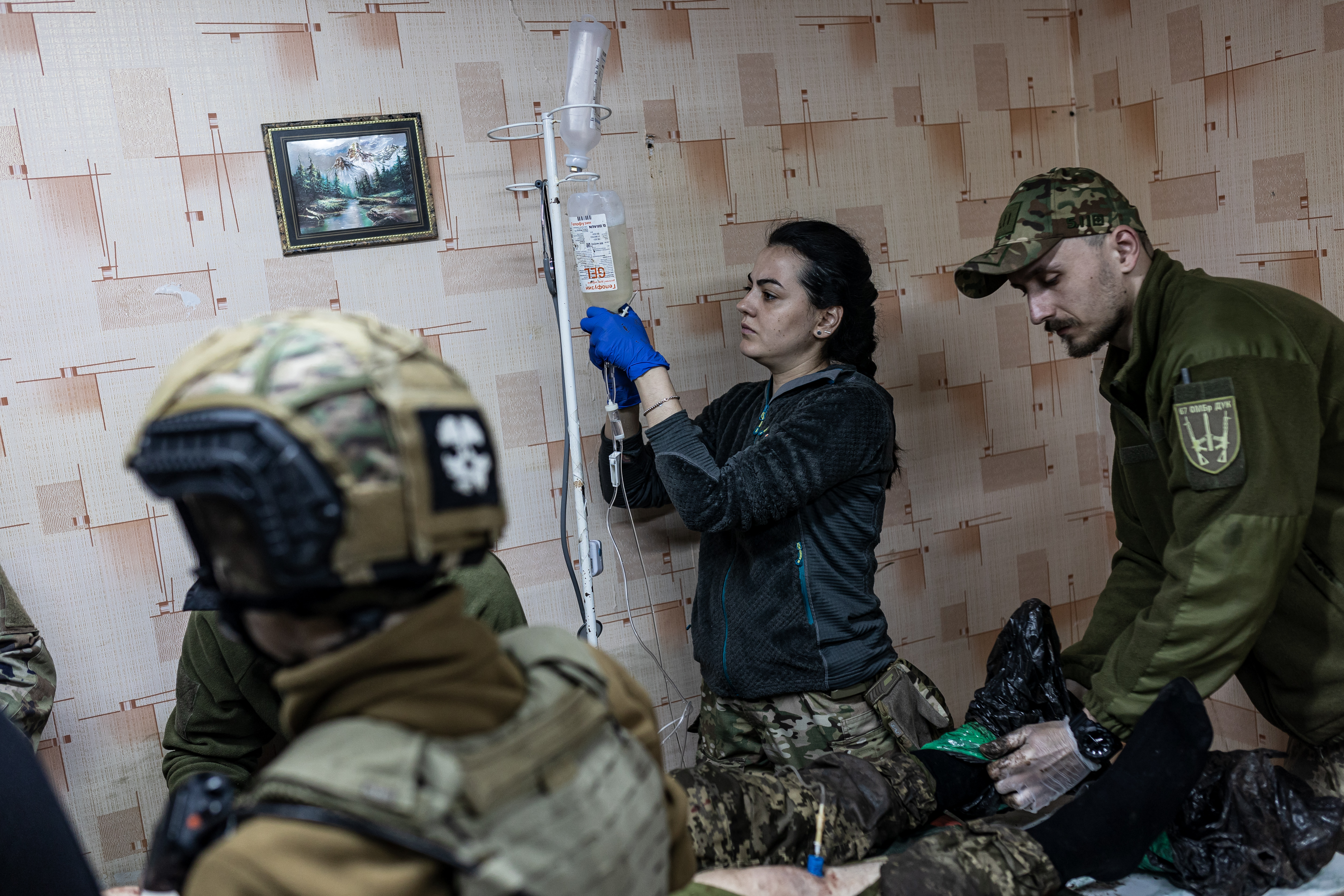 Команда медицинской службы «Волков Да Винчи» за работой Команда медицинской службы «Волков Да Винчи» за работой