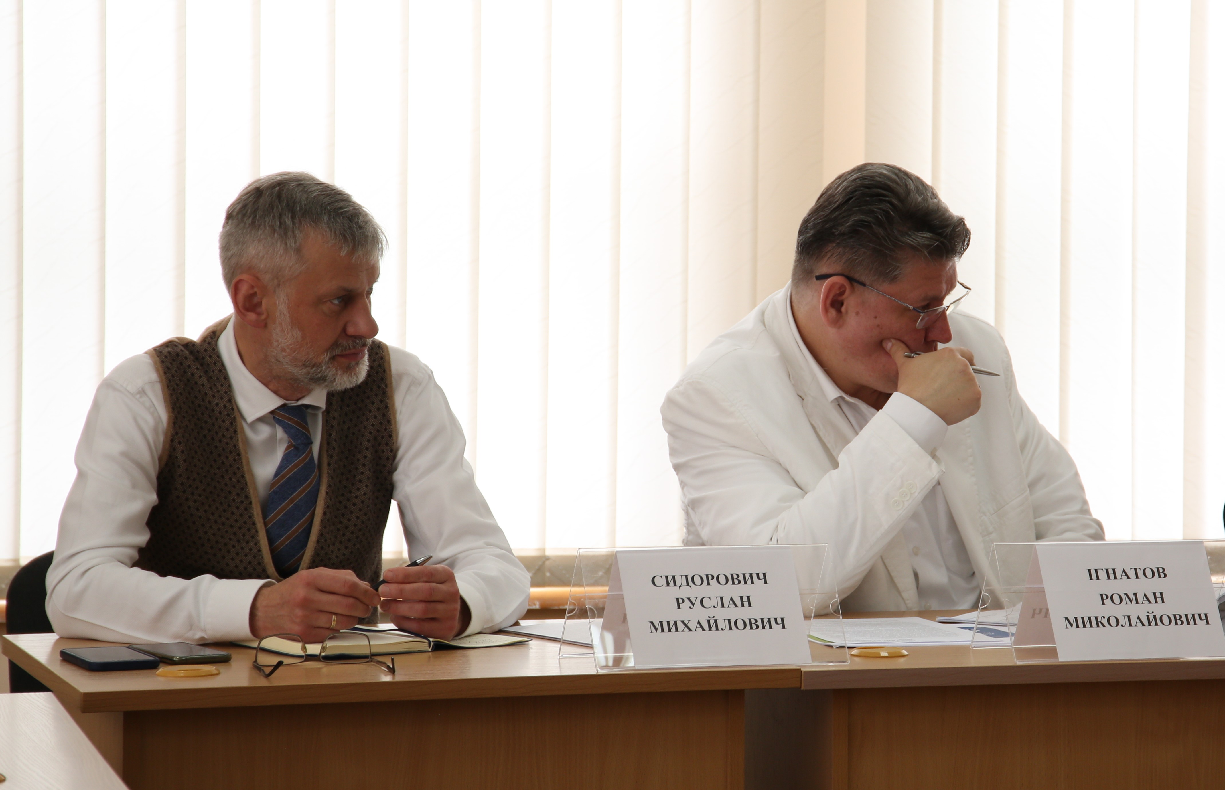 Зліва на право: Заступник голови Вищої кваліфікаційної комісії суддів Руслан Сидорович та голова ВККС Роман Ігнатов 