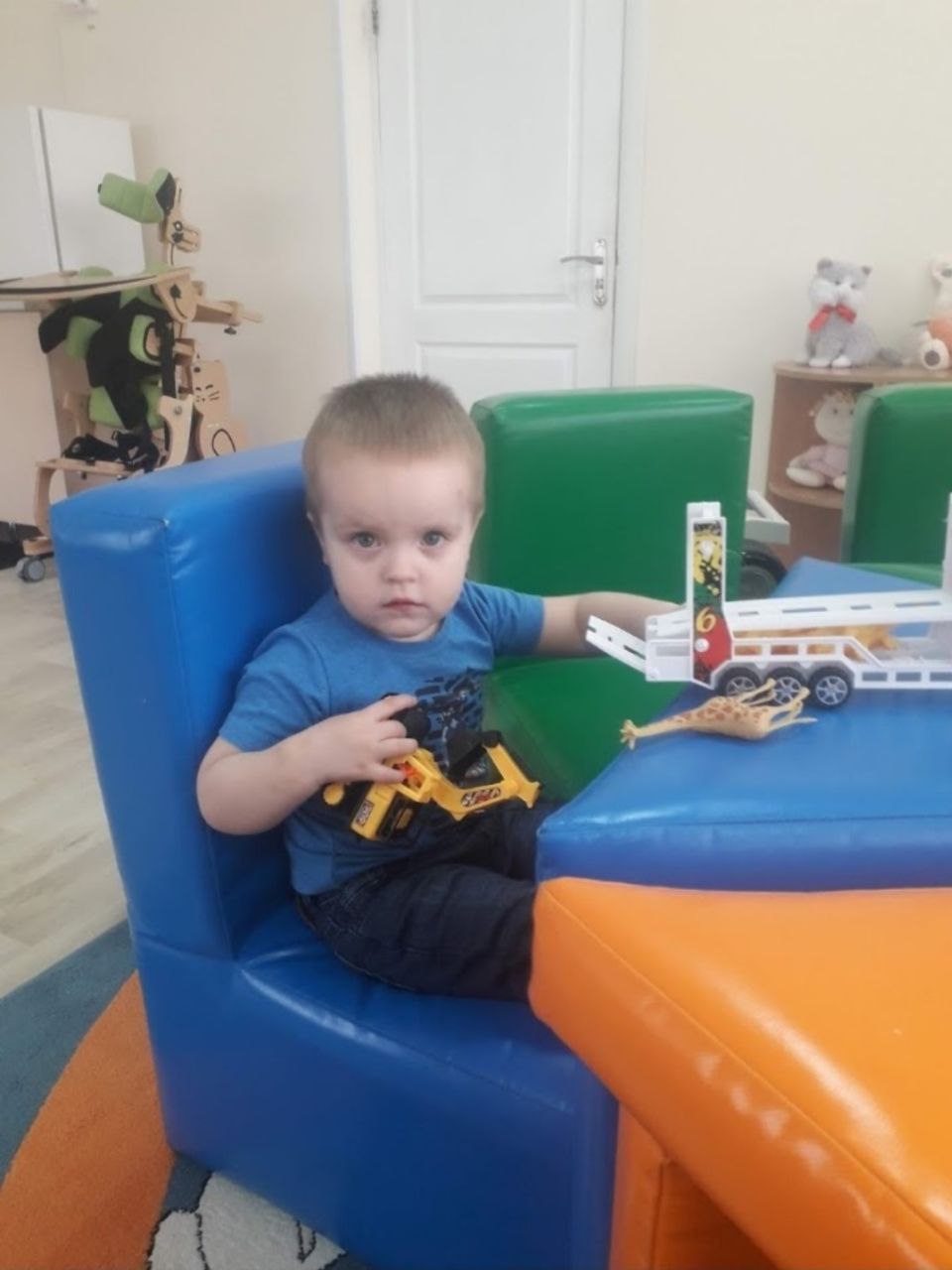 У дитбудинку У дитбудинку