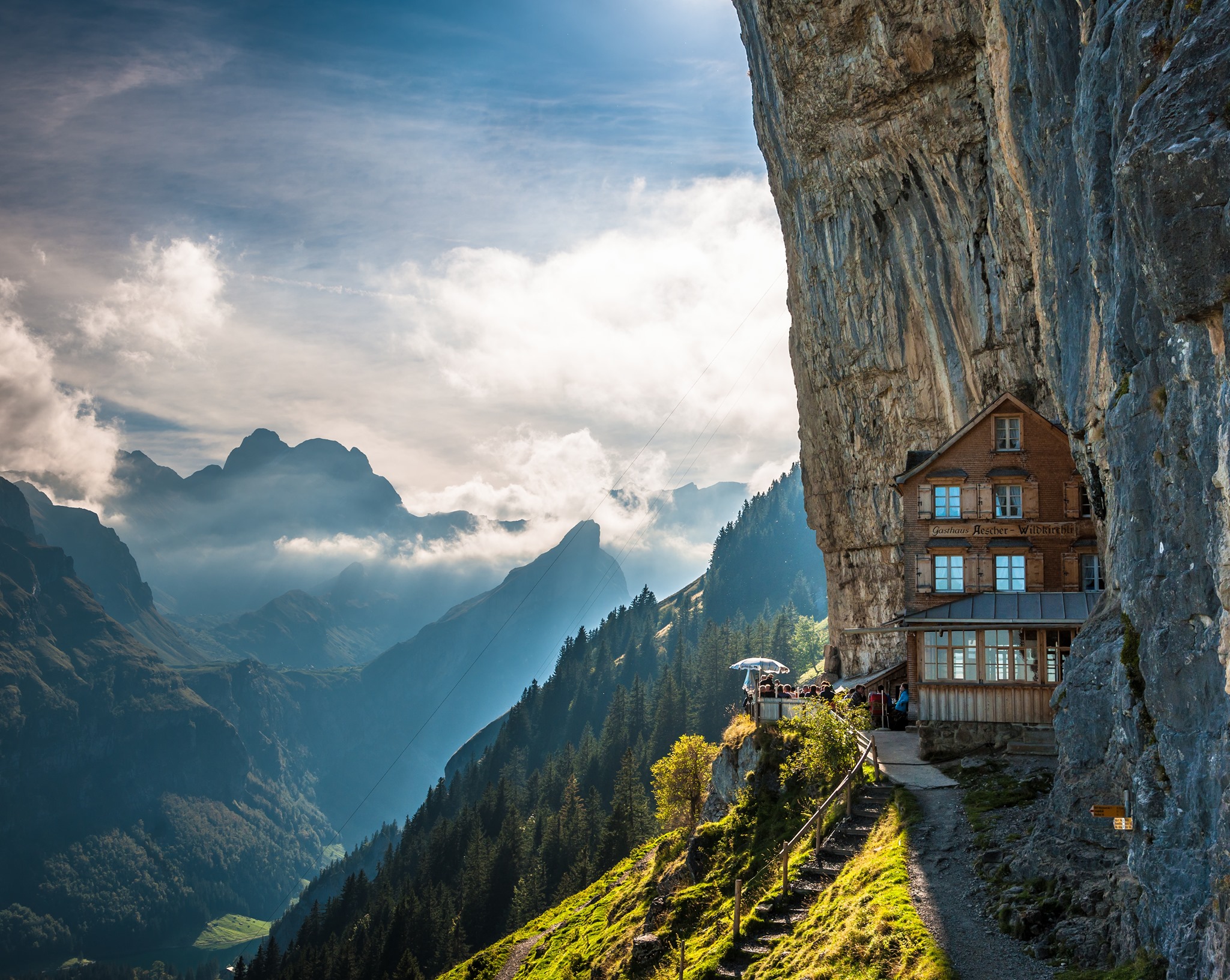 Mountain place. Отель Aescher, Швейцария. Скала Aescher Швейцария. Отель в Швейцарии в горах. Берггастхаус Aescher Швейцария.