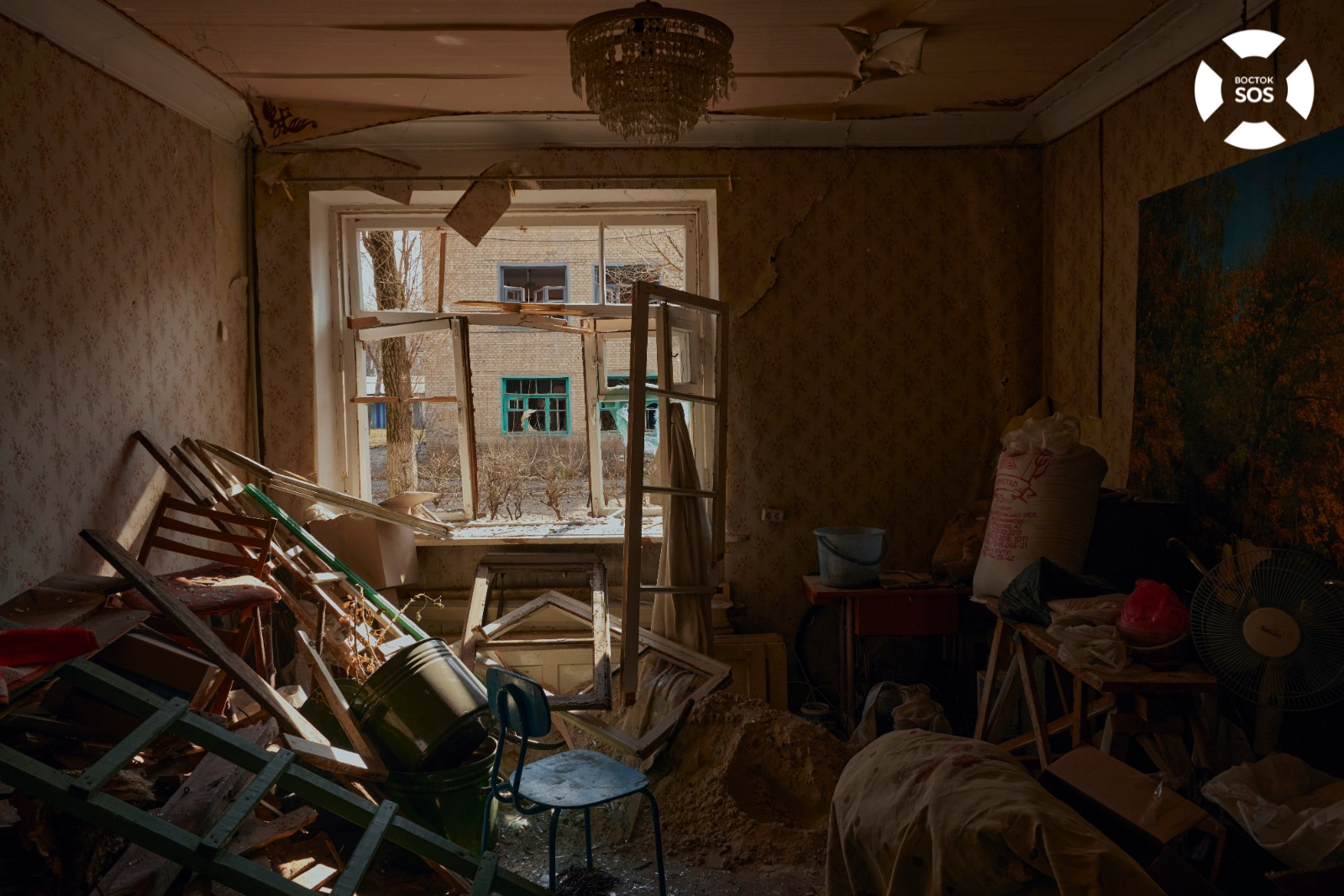 Разрушен российской ракетой пятиэтажный дом в городе Часов Яр на Донбасе. Разрушен российской ракетой пятиэтажный дом в городе Часов Яр на Донбасе.