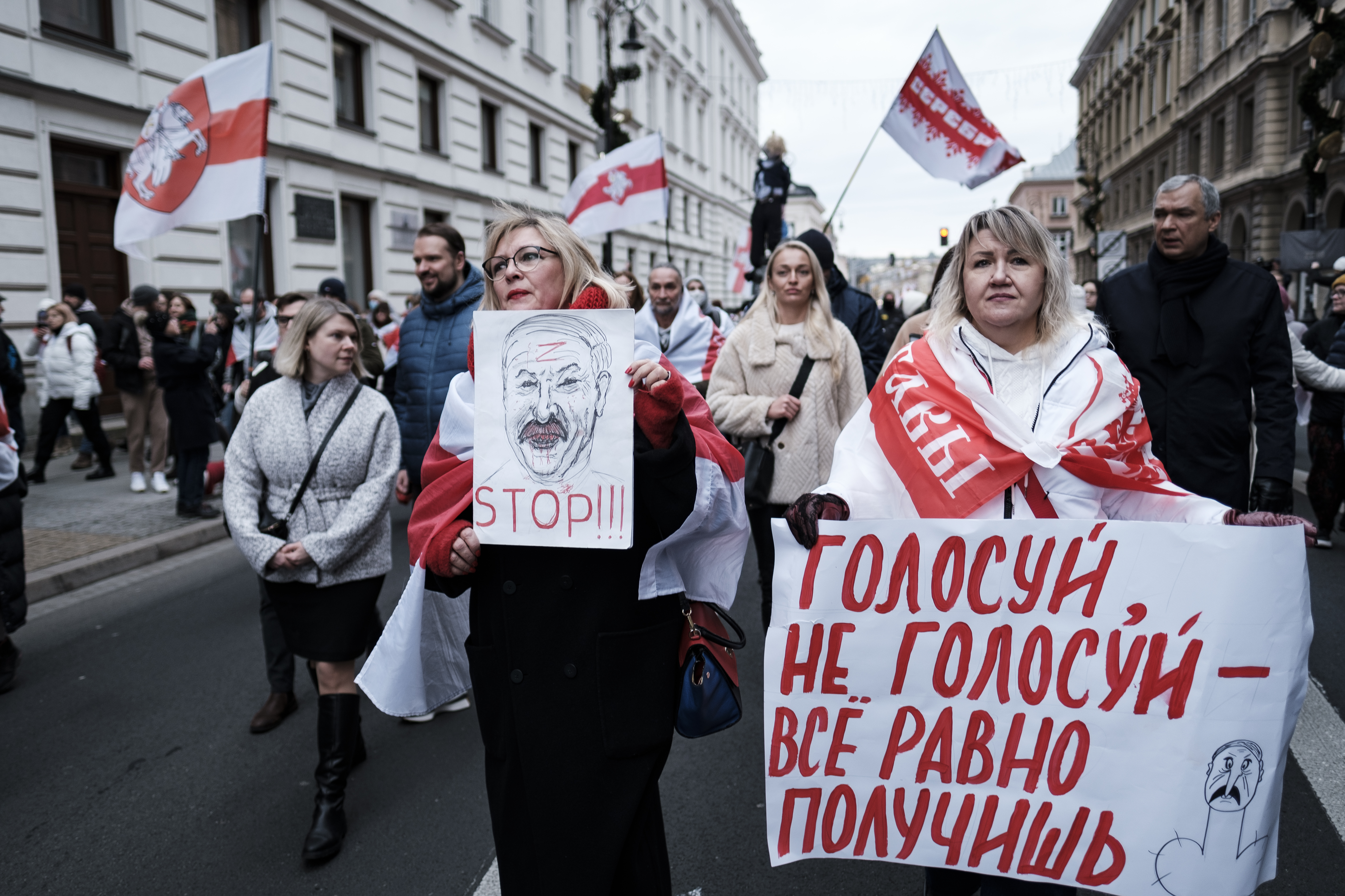 Сотни сторонников белорусской оппозиции принимают участие в марше в Варшаве, Польша Сотни сторонников белорусской оппозиции принимают участие в марше в Варшаве, Польша