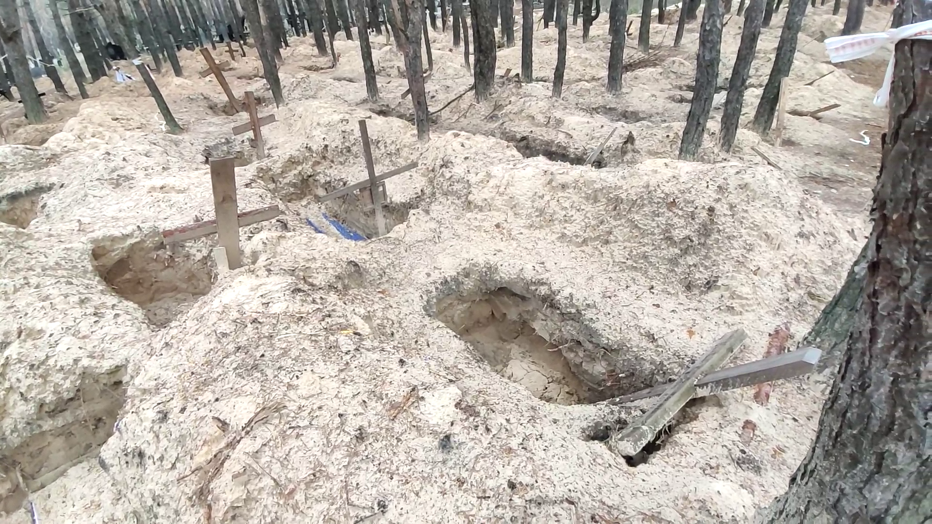 Ізюмське поховання — викопані могили