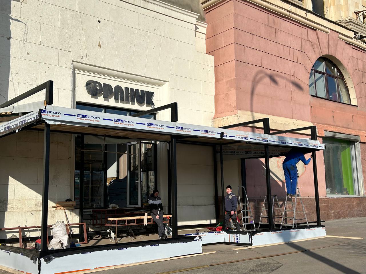 Харків, кавʼярня на площі Свободи