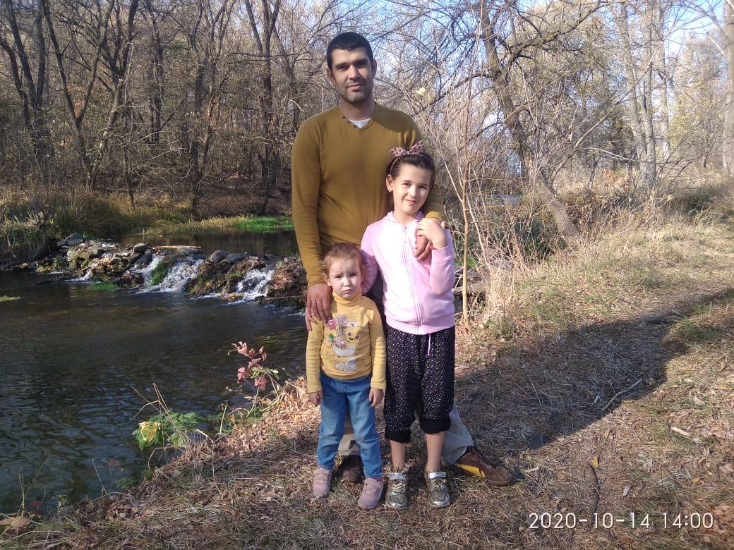 Евгений Ковалев с дочерьми. Семейный архив семьи