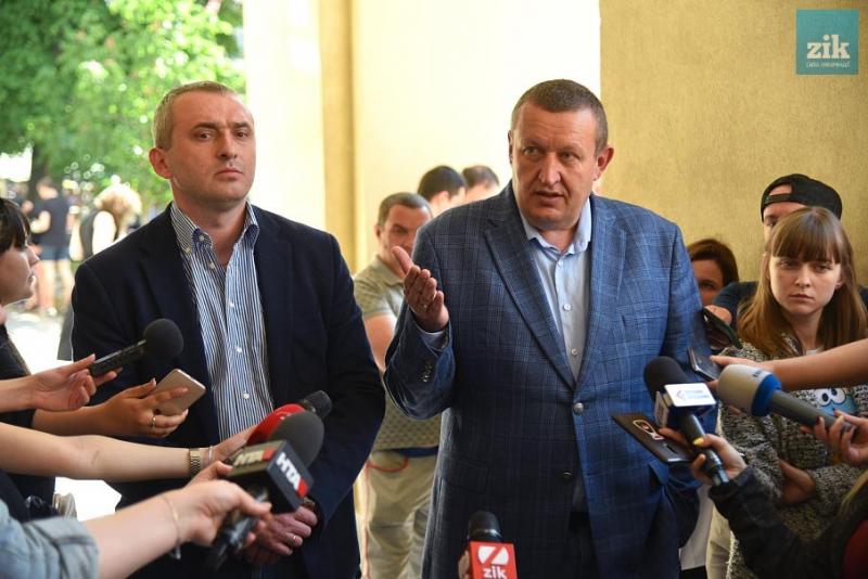 На фото: Маркіян Лопачак («Свобода») та Петро Адамик (ЄС) На фото: Маркіян Лопачак («Свобода») та Петро Адамик (ЄС)