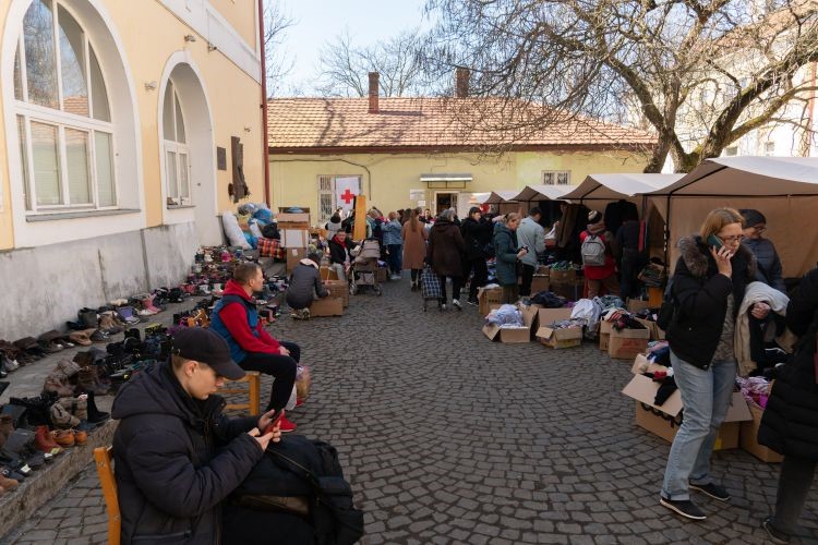 Гуманітарний вантаж із Німеччини та Словаччини (Фото «Голос України»)