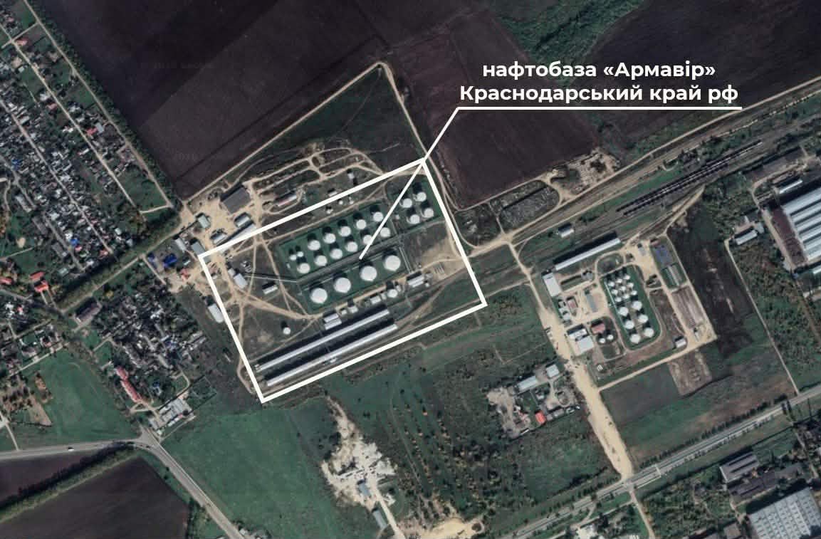СБУ атакувала нафтобазу в Армавірі: Зеленський оприлюднив супутниковий знімок