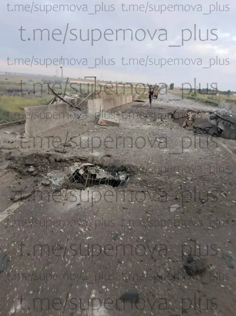Міст через Арабатську Стрілку обвалився після ударів ЗСУ — фото