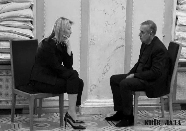 Народные депутаты Елена Шуляк и Дмитрий Исаенко в кулуарах парламента