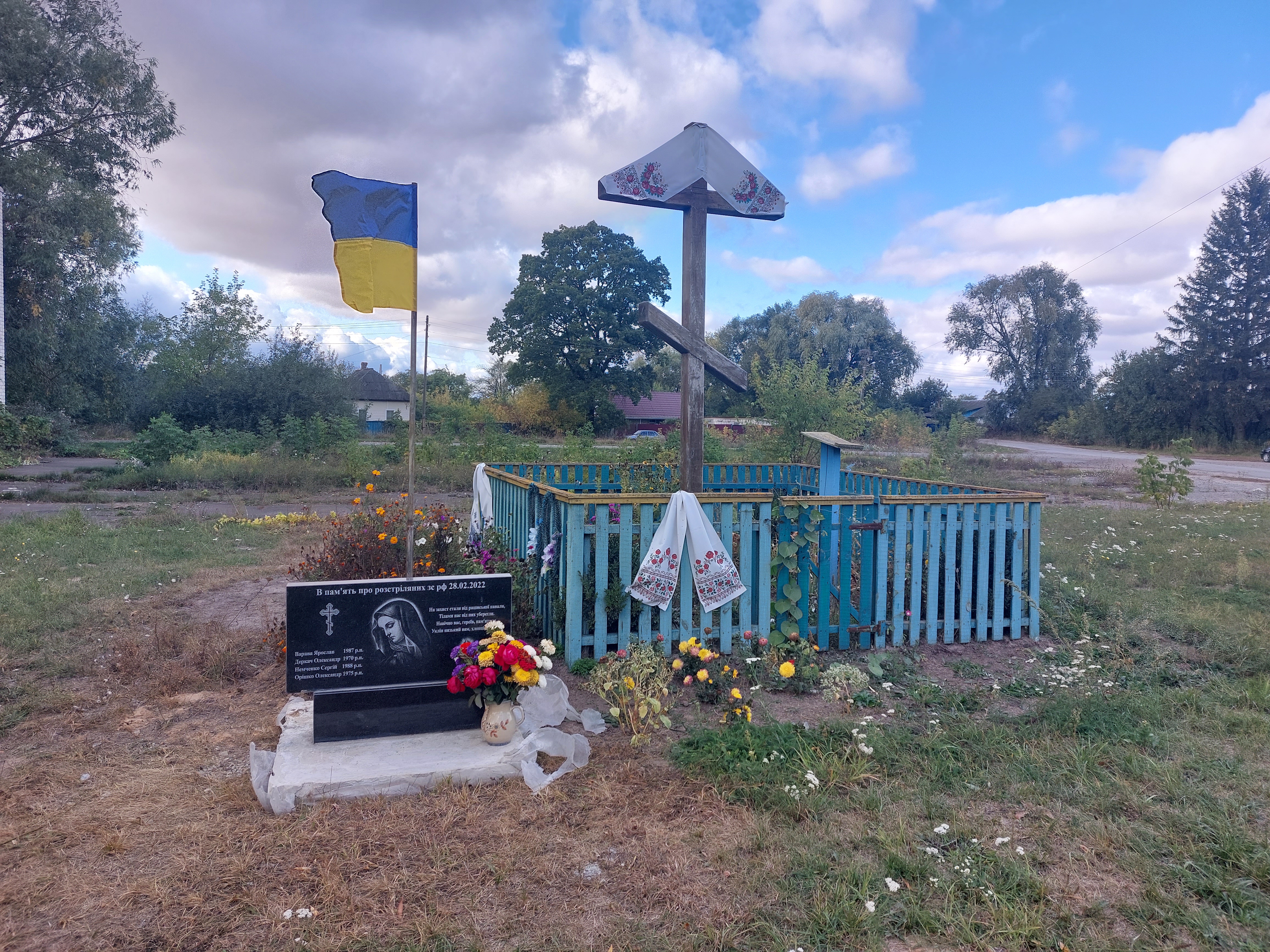 На этом месте российские военные расстреляли четырех гражданских мужчин. Среди них был Ярослав Варава. Фото Наталии Найдюк