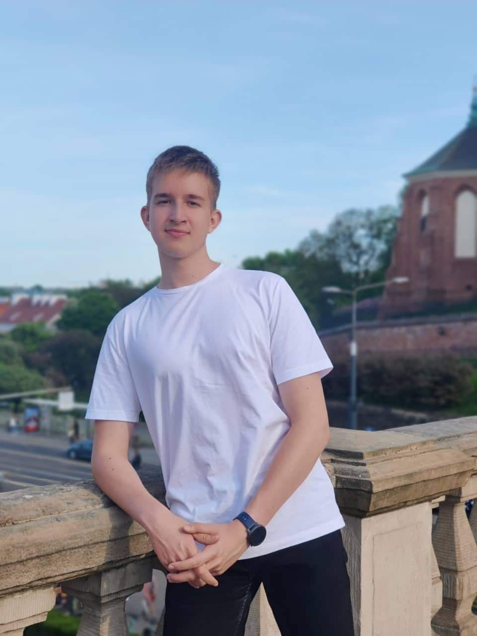 Максим Лещенко