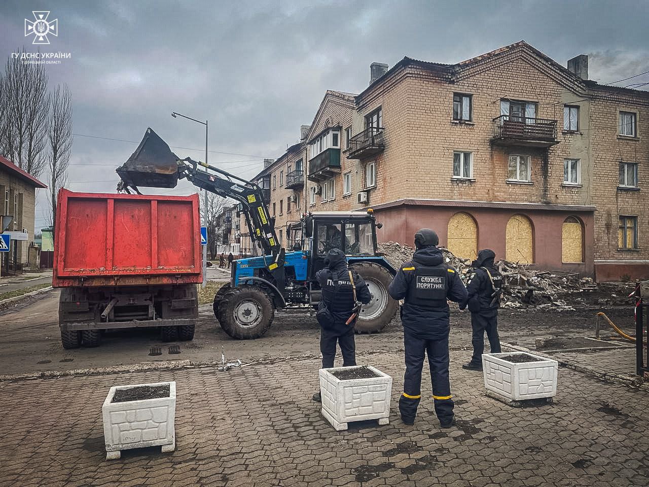 Тело девочки нашли под завалами дома в Новогродовке - Новости Донбасса -  ZN.ua