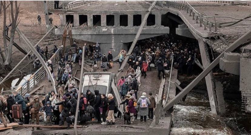 Фото эвакуации и разрушенного моста облетели весь мир Фото эвакуации и разрушенного моста облетели весь мир