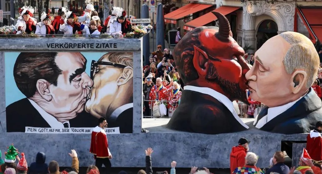 Путін цілує диявола. Джерело: BILD